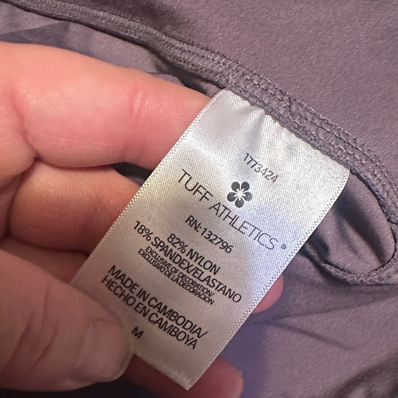 Tuff Athletics women’s light Purple performance, capris size medium - Picture 3 of 5